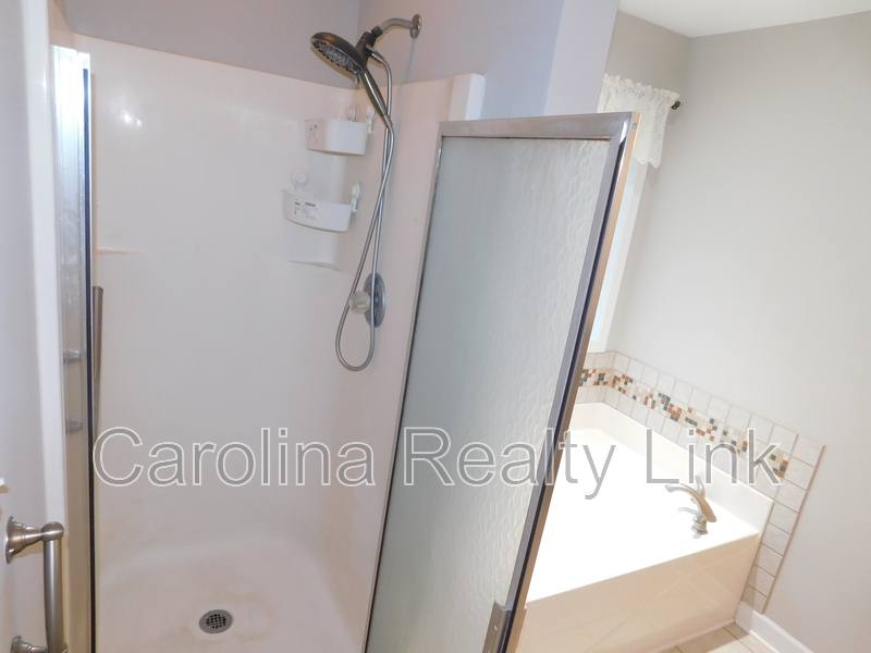 House for rent at 235 Harbor Landing Dr, Mooresville, NC 28117