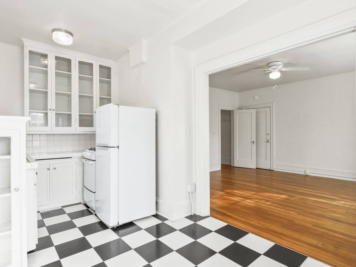 Apartment for rent at 2060 NW Lovejoy, Portland, OR 97209
