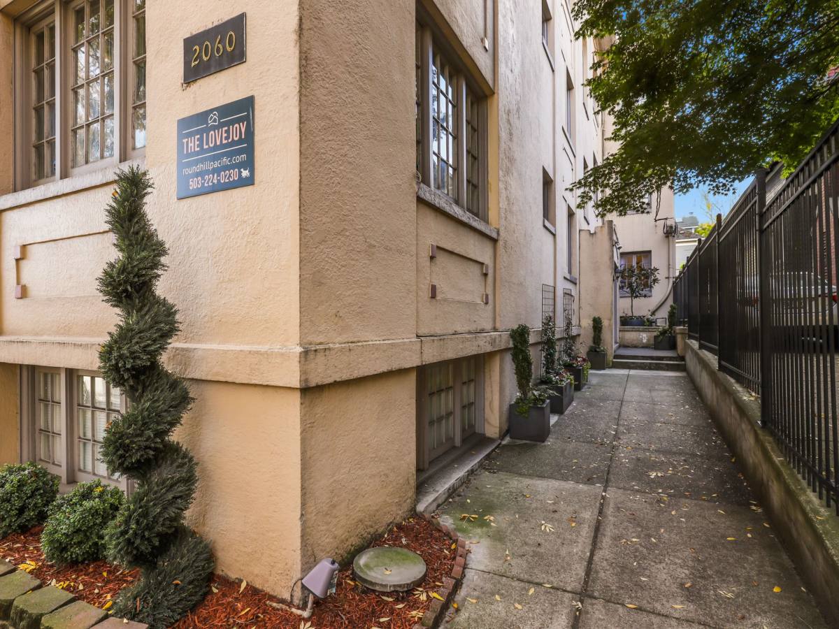 Apartment for rent at 2060 NW Lovejoy, Portland, OR 97209