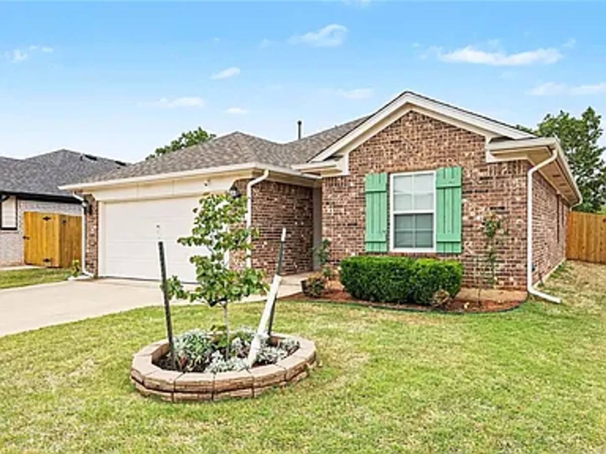 House for rent at 2344 Roca Dr, Edmond, OK 73012