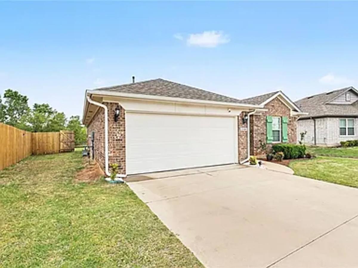 House for rent at 2344 Roca Dr, Edmond, OK 73012
