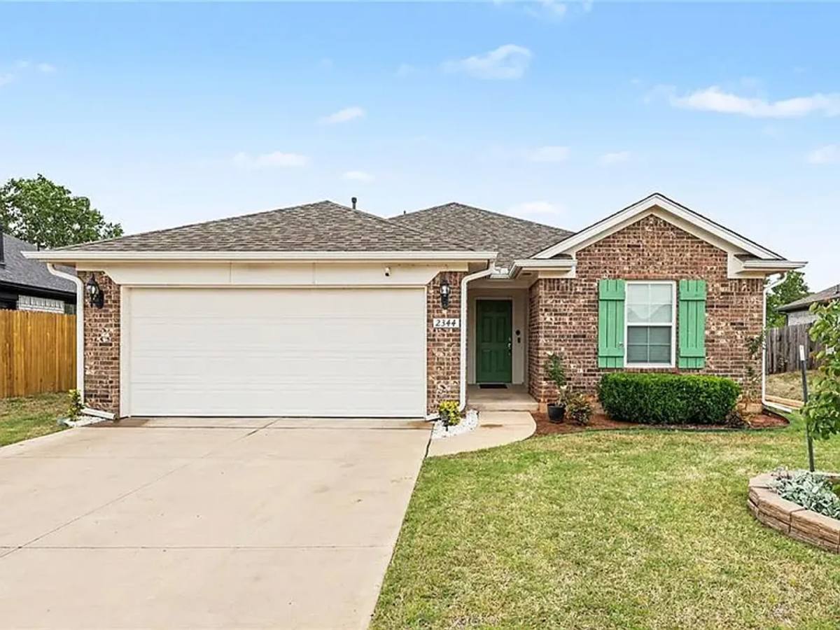 House for rent at 2344 Roca Dr, Edmond, OK 73012