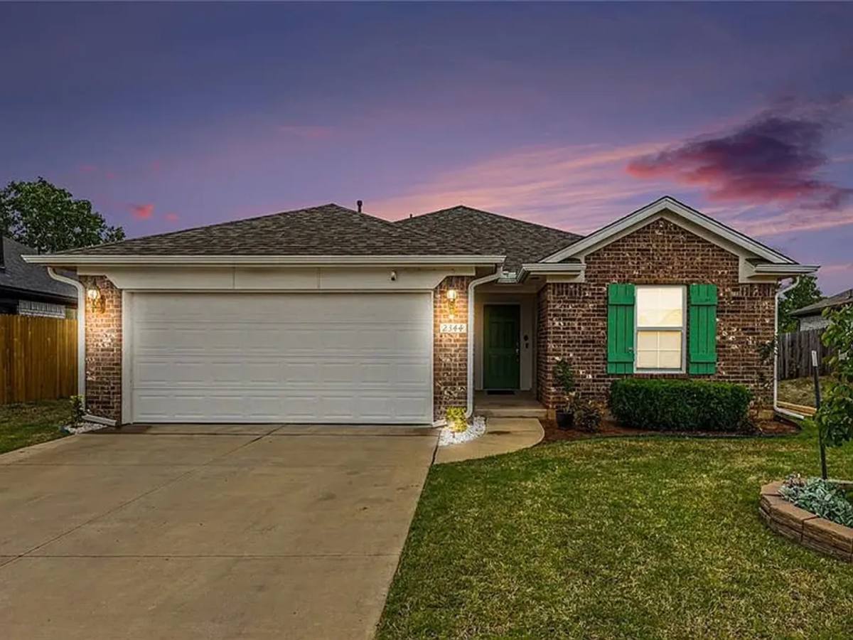 House for rent at 2344 Roca Dr, Edmond, OK 73012