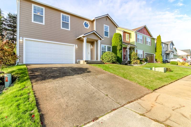 House for rent at 11916 130th St E, Puyallup, WA 98374