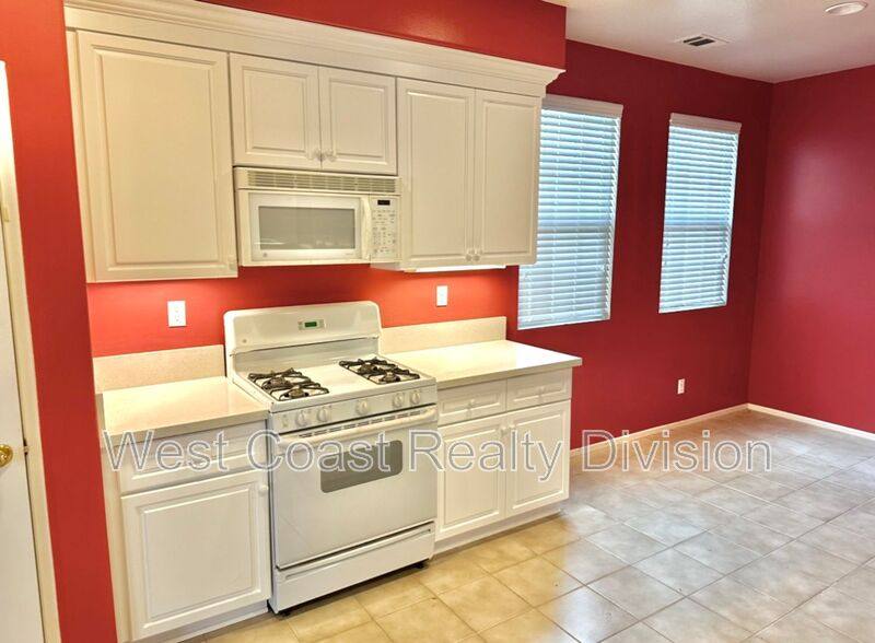 Townhouse for rent at 18468 Hillview Lane, Lake Elsinore, CA 92530