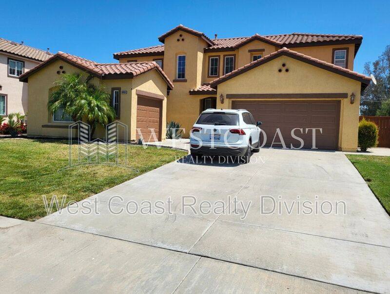 Townhouse for rent at 18468 Hillview Lane, Lake Elsinore, CA 92530