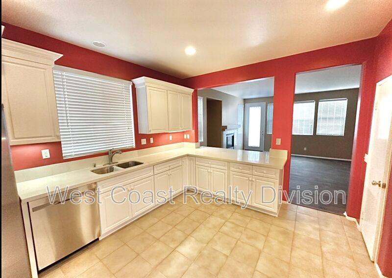 Townhouse for rent at 18468 Hillview Lane, Lake Elsinore, CA 92530