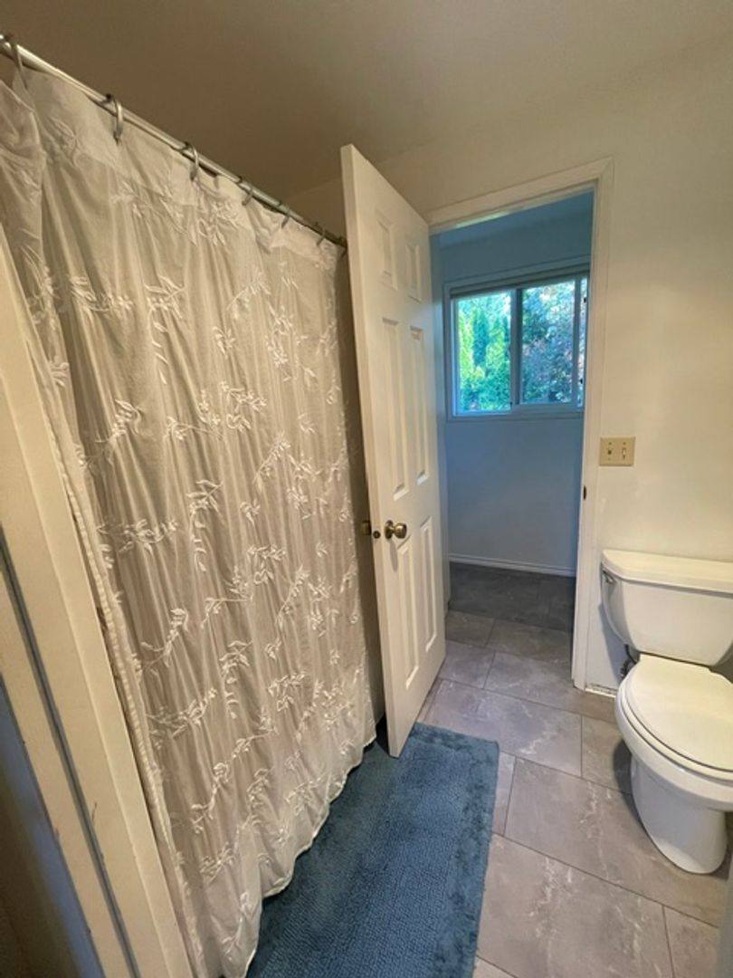 House for rent at 1215 Alfaretta Dr, Eugene, OR 97401