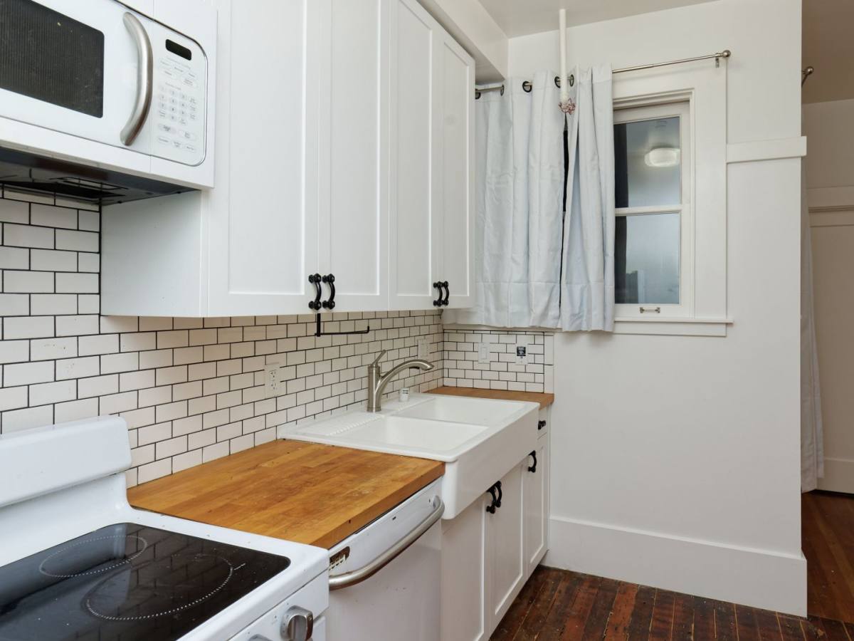Apartment for rent at 1605 Clay St, Oakland, CA 94612