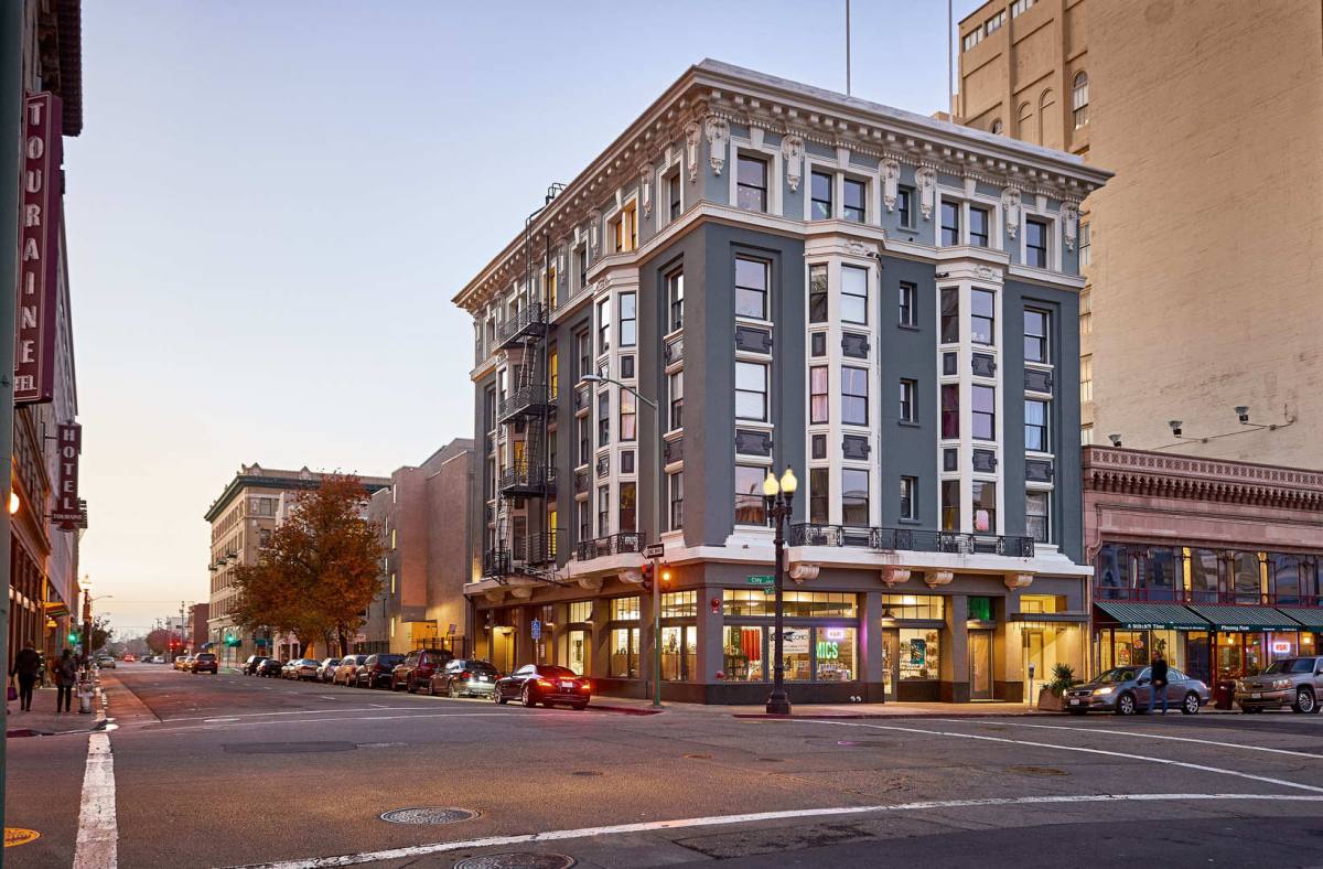 Apartment for rent at 1605 Clay St, Oakland, CA 94612