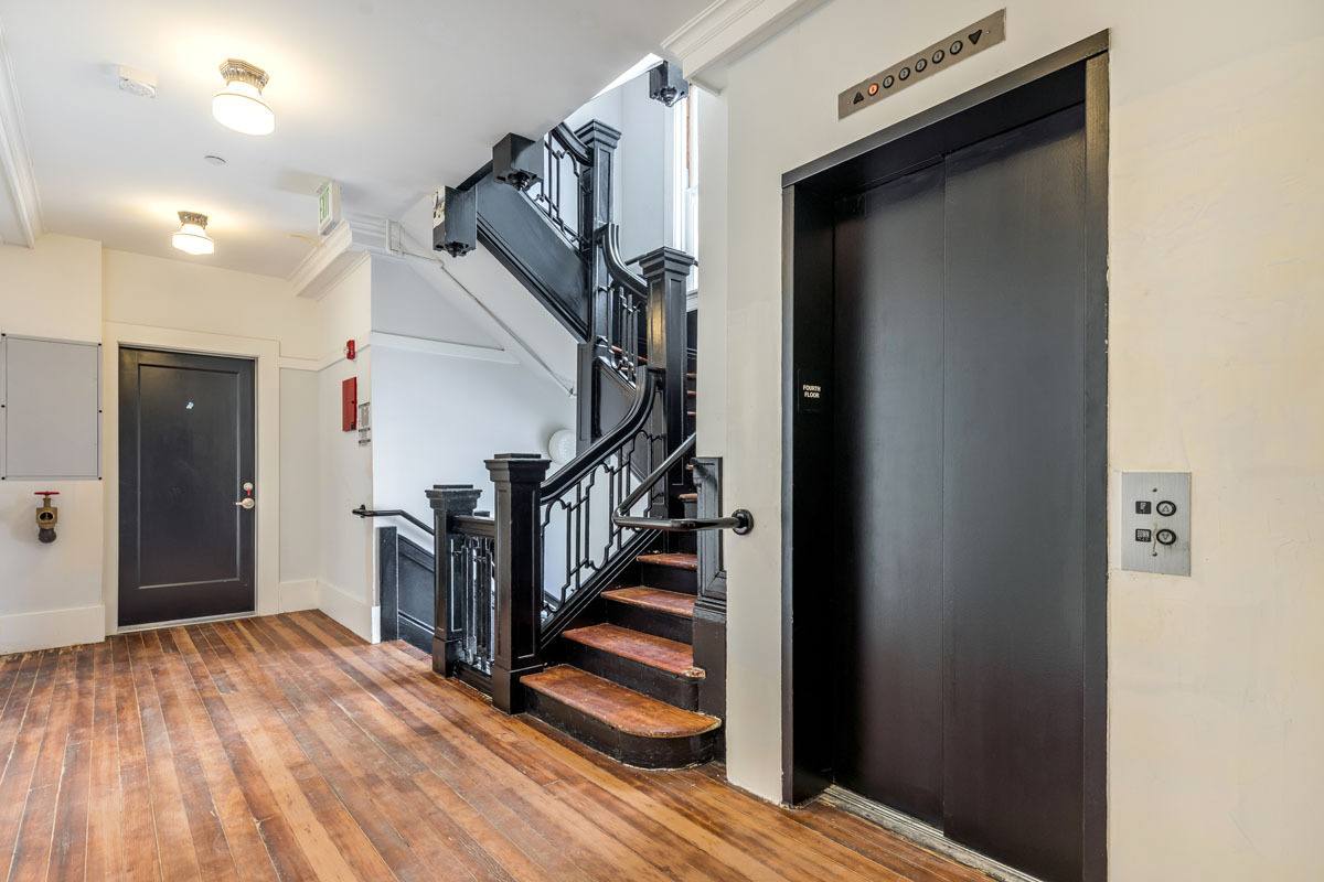 Apartment for rent at 1605 Clay St, Oakland, CA 94612