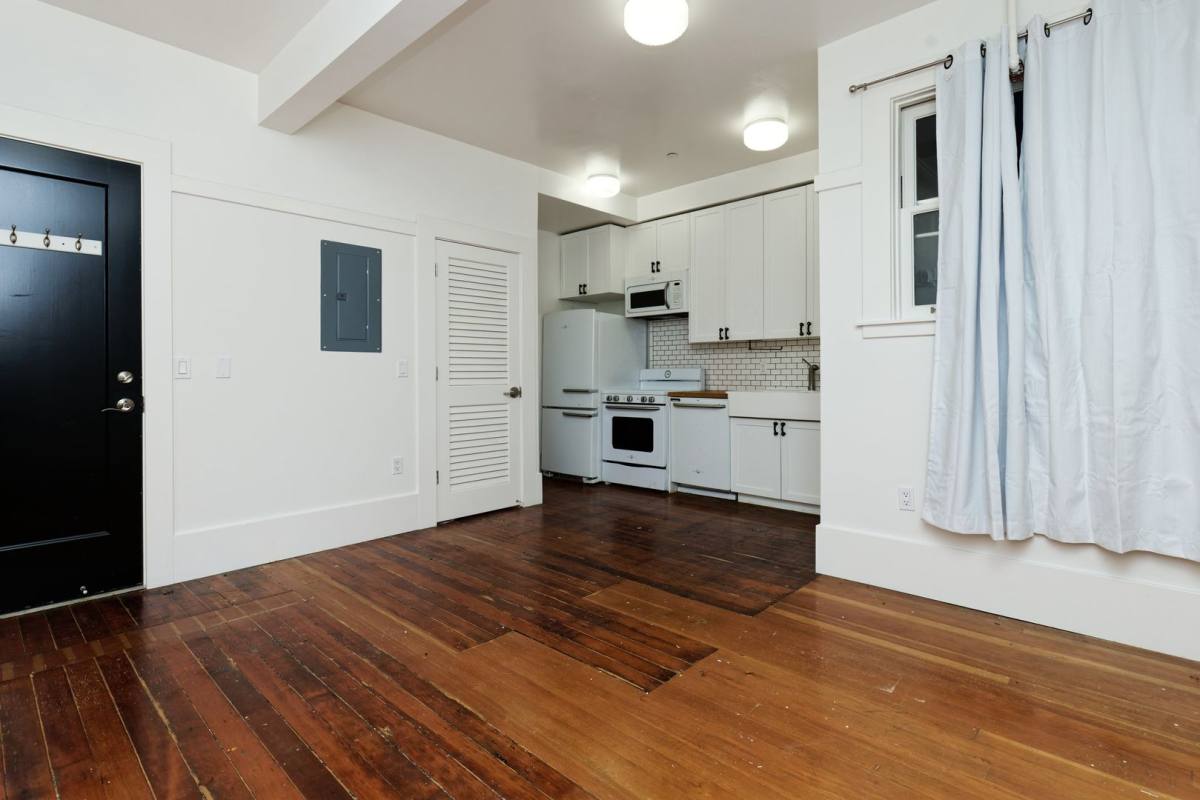 Apartment for rent at 1605 Clay St, Oakland, CA 94612