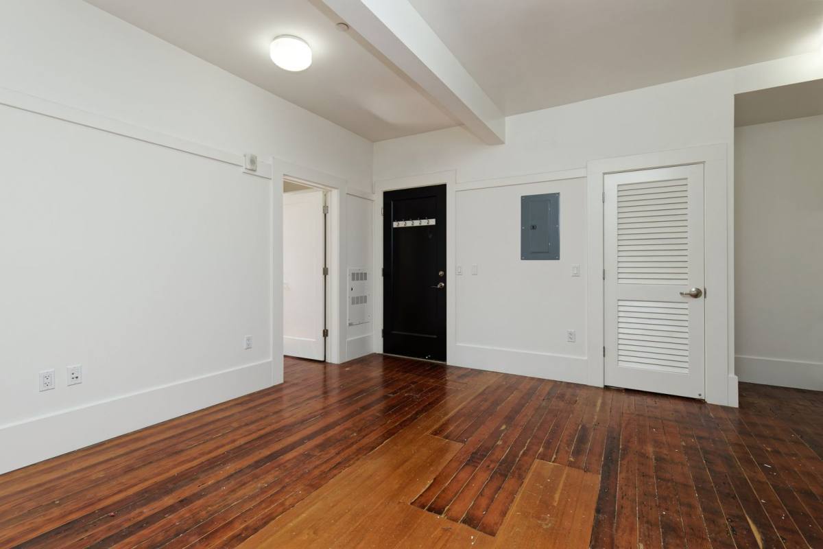 Apartment for rent at 1605 Clay St, Oakland, CA 94612