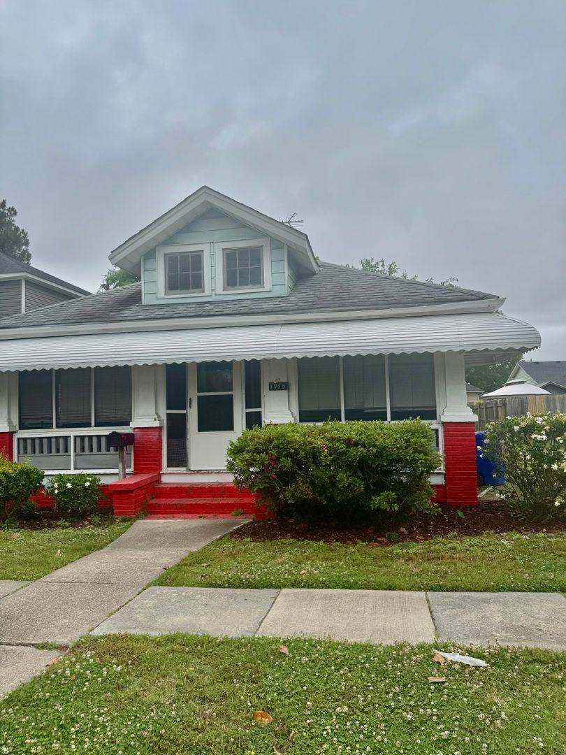 House for rent at 1915 Des Moines Ave, Portsmouth, VA 23704