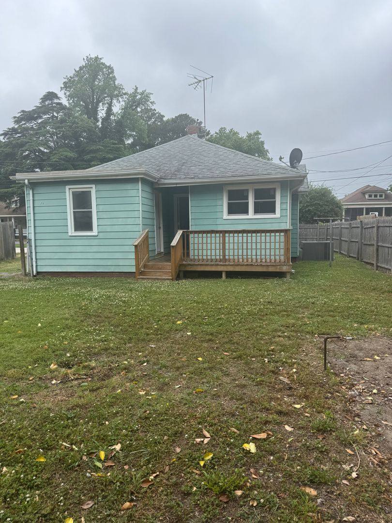 House for rent at 1915 Des Moines Ave, Portsmouth, VA 23704