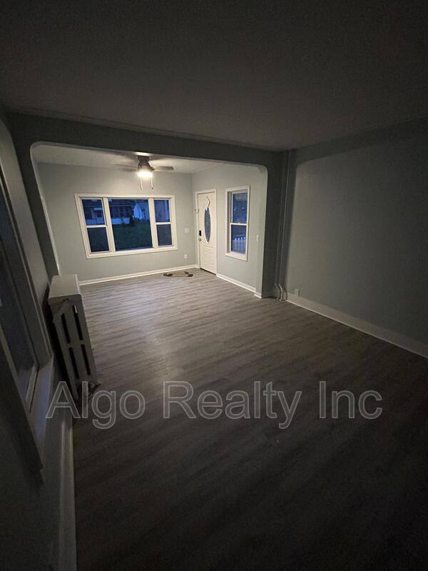 House for rent at 1076 Minnehaha Ave E, Saint Paul, MN 55106