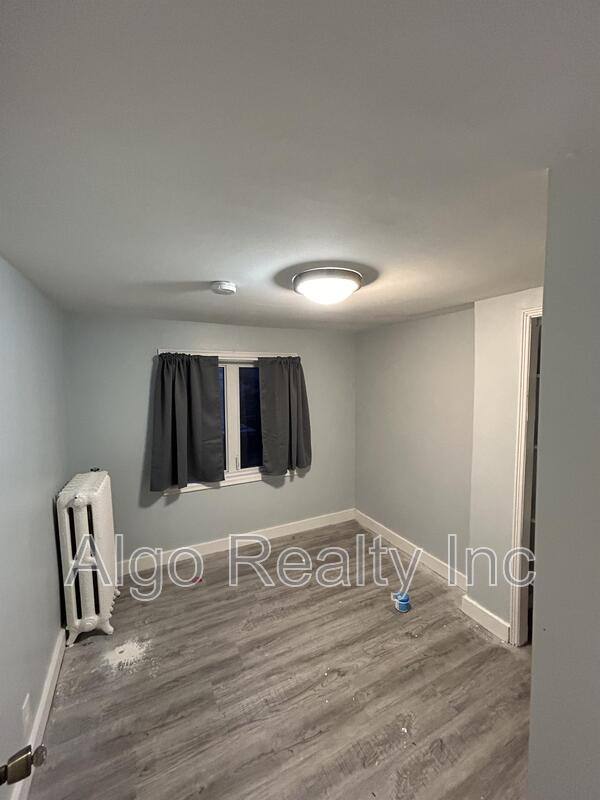 House for rent at 1076 Minnehaha Ave E, Saint Paul, MN 55106