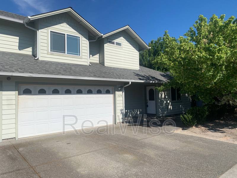 Townhouse for rent at 1675 George Tweed Blvd, Grants Pass, OR 97527