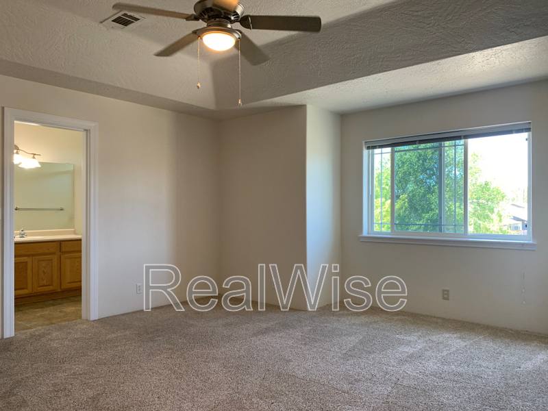 Townhouse for rent at 1675 George Tweed Blvd, Grants Pass, OR 97527