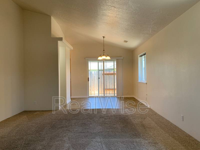 Townhouse for rent at 1675 George Tweed Blvd, Grants Pass, OR 97527