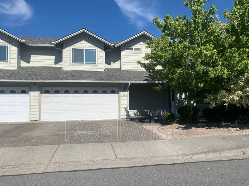 Townhouse for rent at 1675 George Tweed Blvd, Grants Pass, OR 97527
