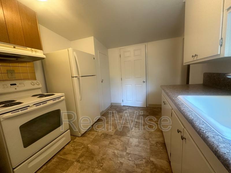House for rent at 940 SE N St, Grants Pass, OR 97526