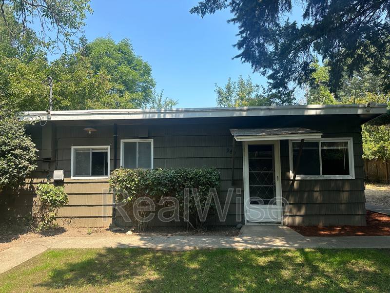 House for rent at 940 SE N St, Grants Pass, OR 97526