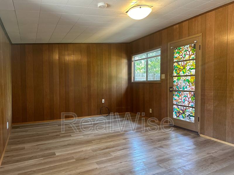 House for rent at 940 SE N St, Grants Pass, OR 97526