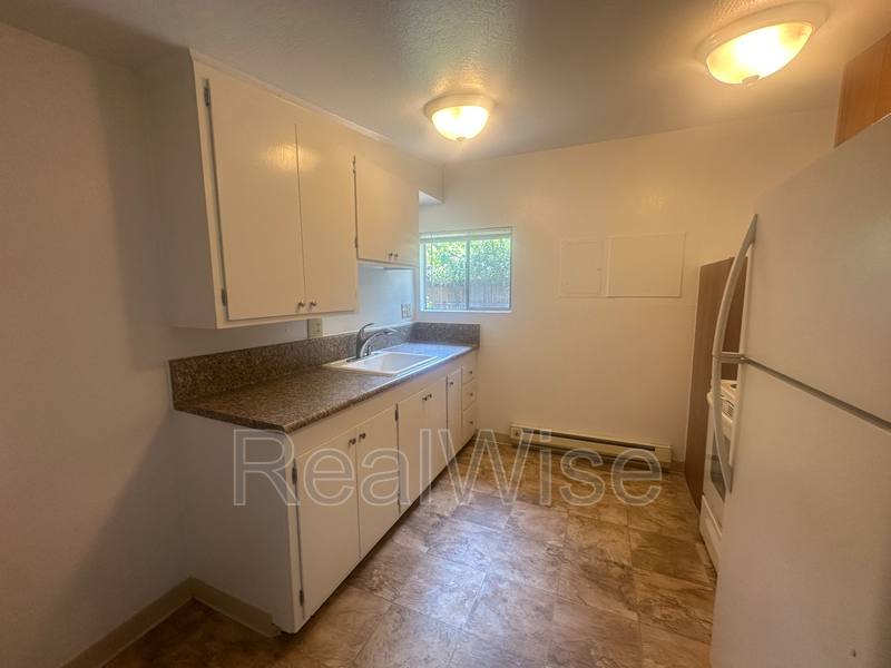 House for rent at 940 SE N St, Grants Pass, OR 97526