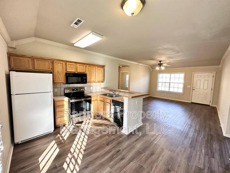 Apartment for rent at 1112 W Hendrix St, Fayetteville, AR 72703