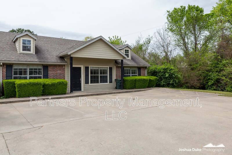 Apartment for rent at 1112 W Hendrix St, Fayetteville, AR 72703