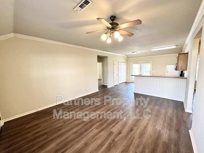 Apartment for rent at 1112 W Hendrix St, Fayetteville, AR 72703