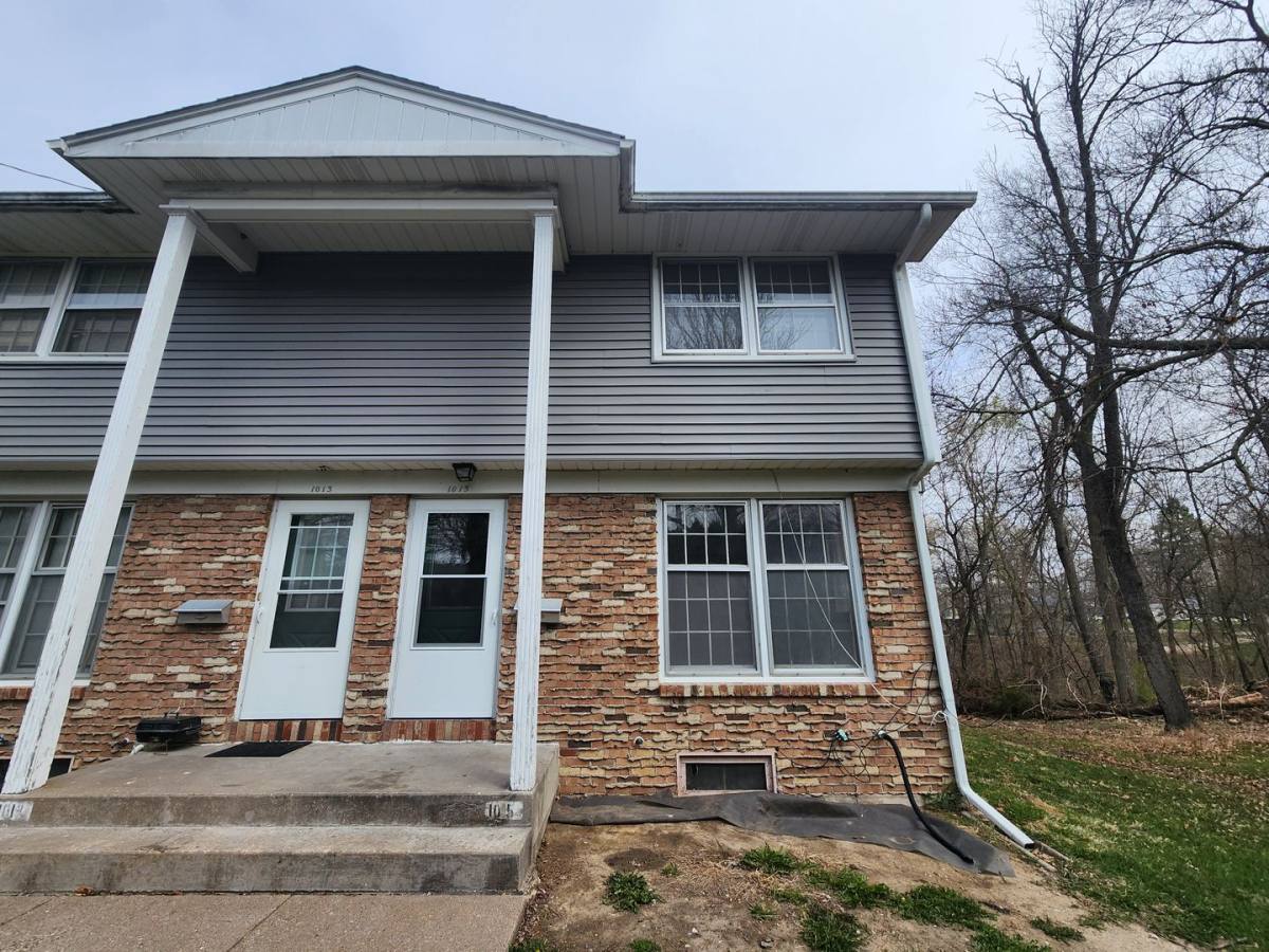 Apartment for rent at 1009 34th Ave, East Moline, IL 61244