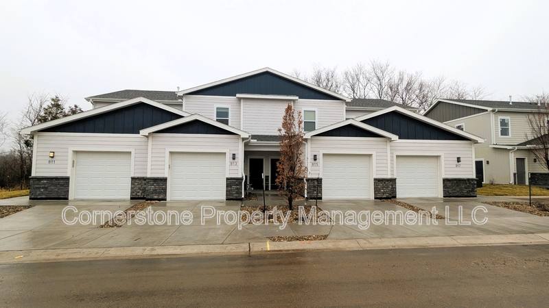 Townhouse for rent at 812 E 6th Terrace, Wellsville, KS 66092