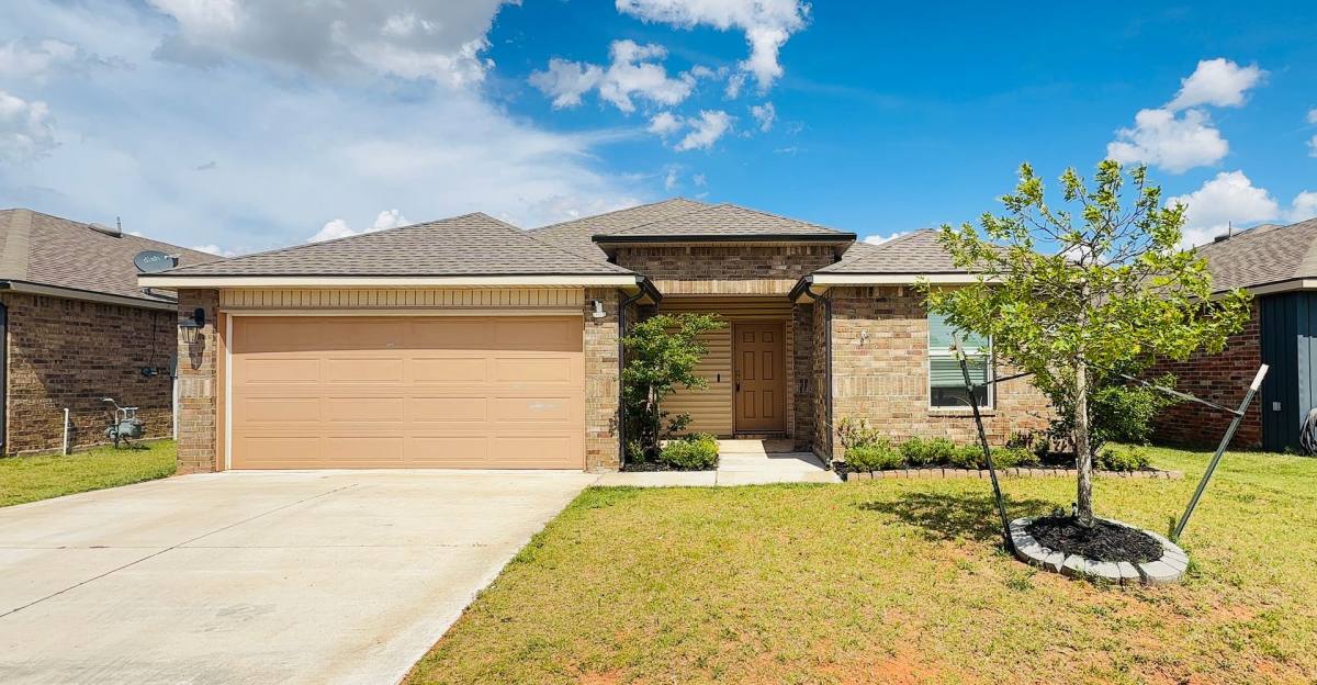 House for rent at 4112 Moonlight Rd, Mustang, OK 73064