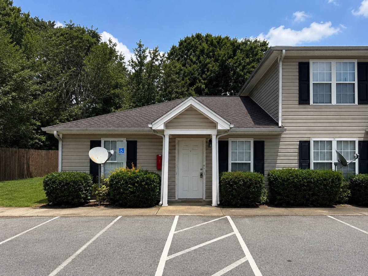 Apartment for rent at 614 E Parker St, Graham, NC 27253