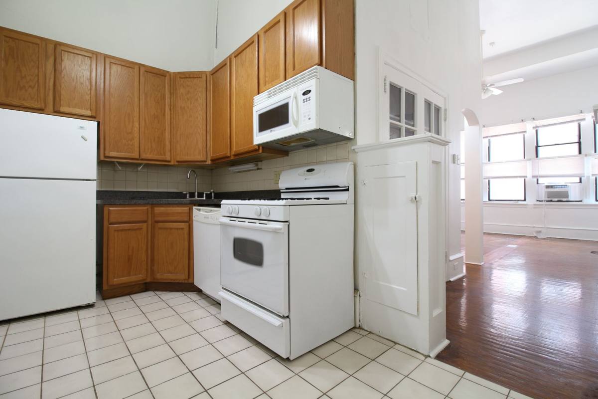 Apartment for rent at 2122 Walnut St, Philadelphia, PA 19103