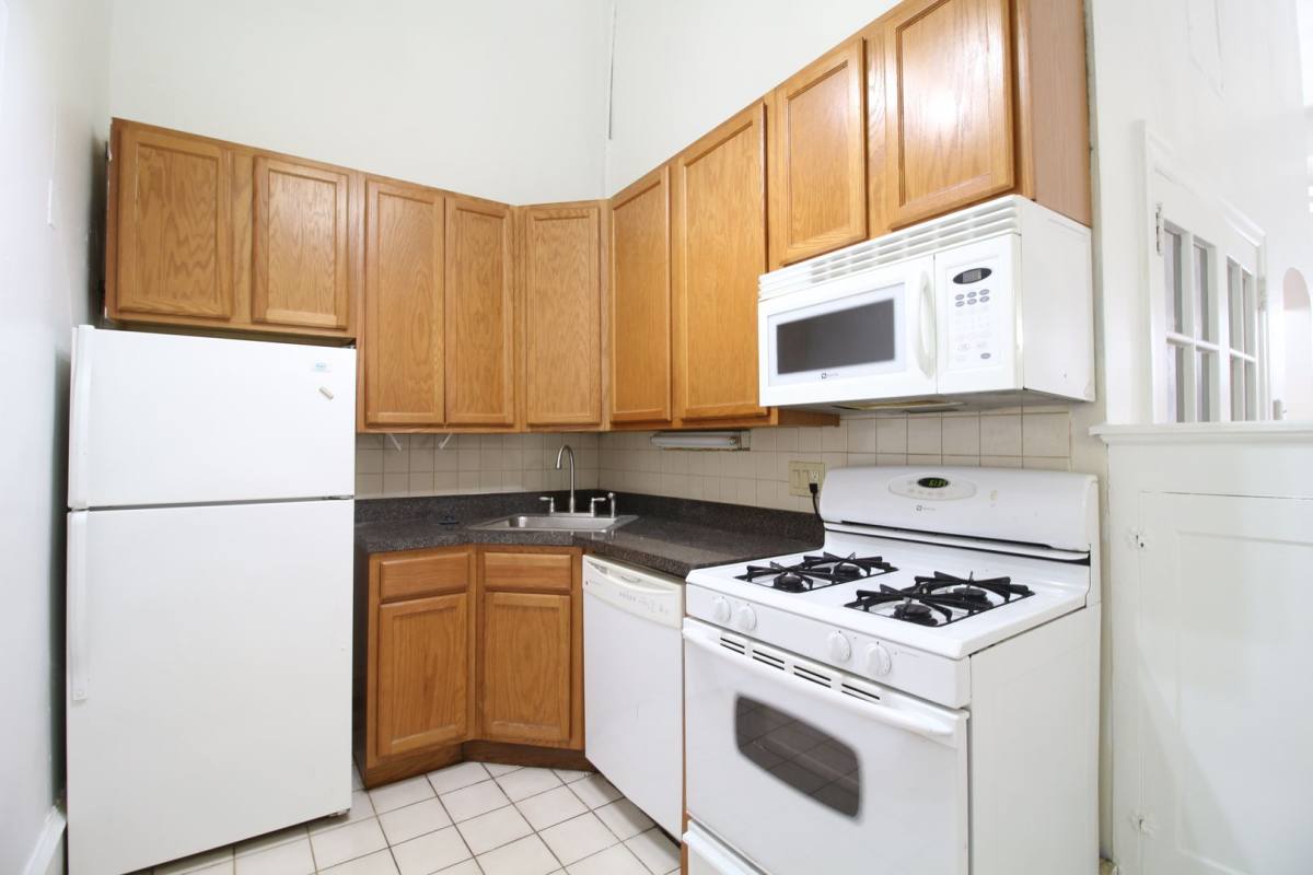 Apartment for rent at 2122 Walnut St, Philadelphia, PA 19103