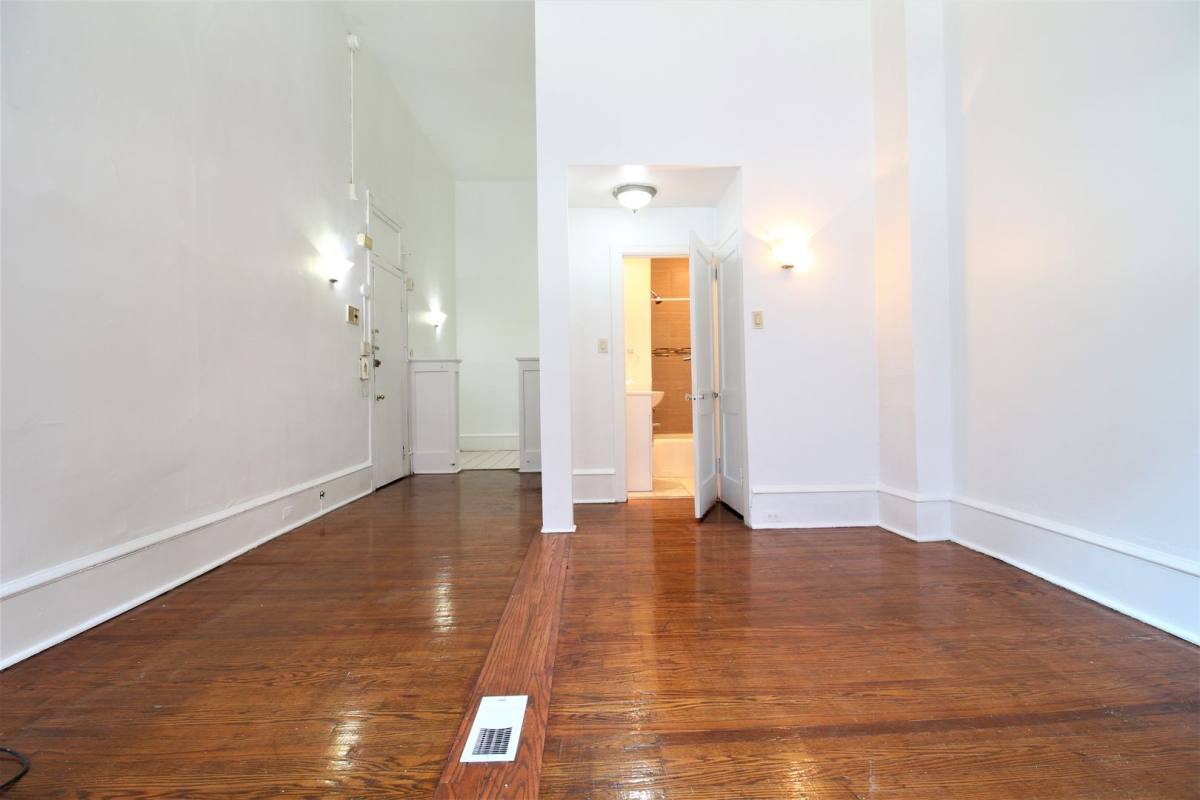Apartment for rent at 2122 Walnut St, Philadelphia, PA 19103