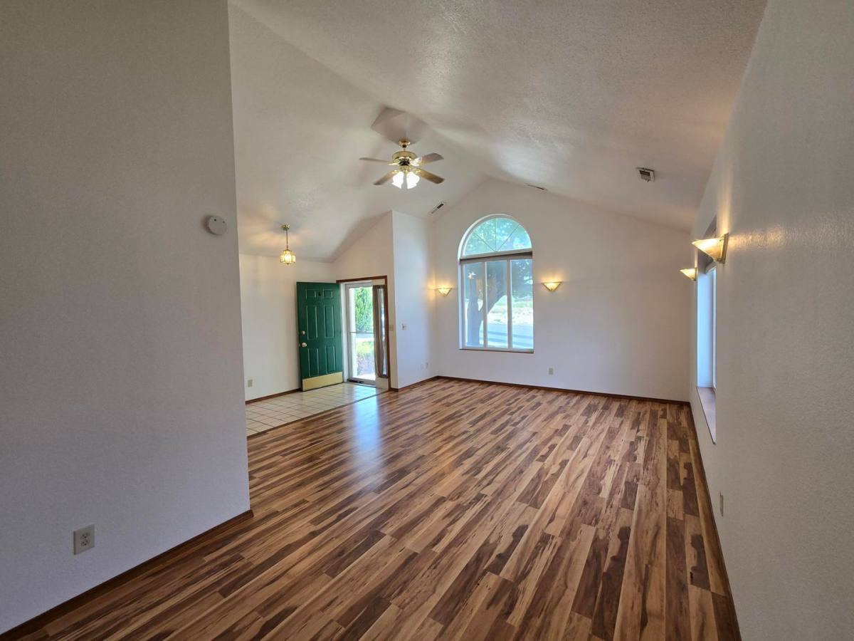 House for rent at 4423 S Sharron Court, Kennewick, WA 99337