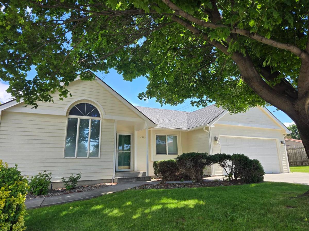 House for rent at 4423 S Sharron Court, Kennewick, WA 99337