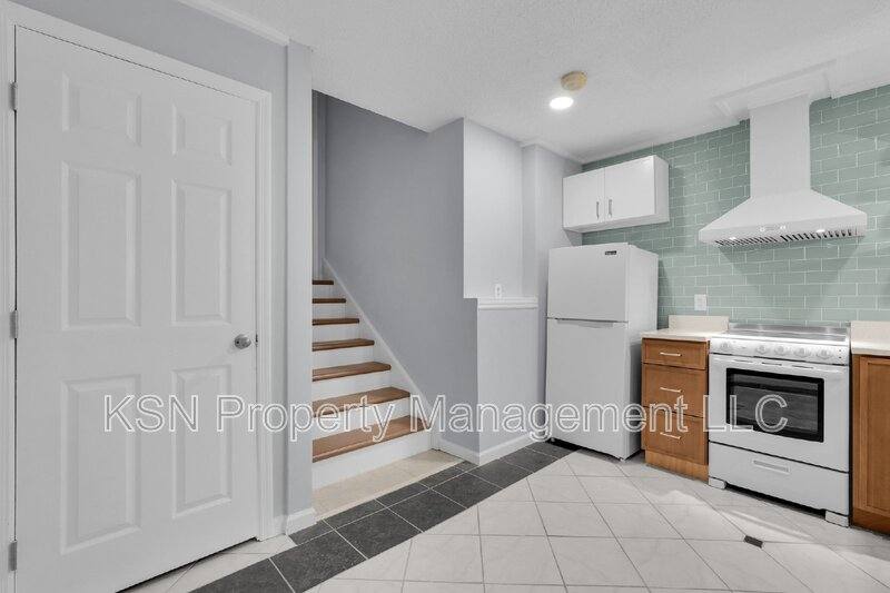 Apartment for rent at 8 E 33rd St #B, Savannah, GA 31401