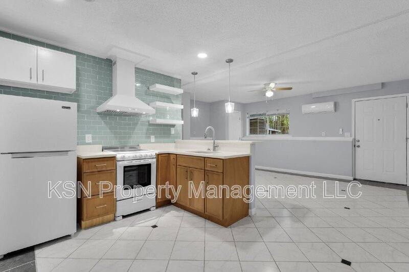 Apartment for rent at 8 E 33rd St #B, Savannah, GA 31401