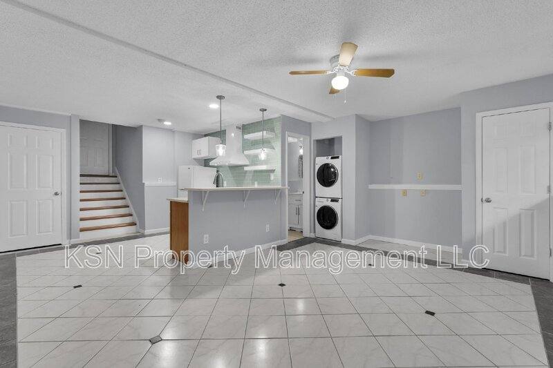 Apartment for rent at 8 E 33rd St #B, Savannah, GA 31401