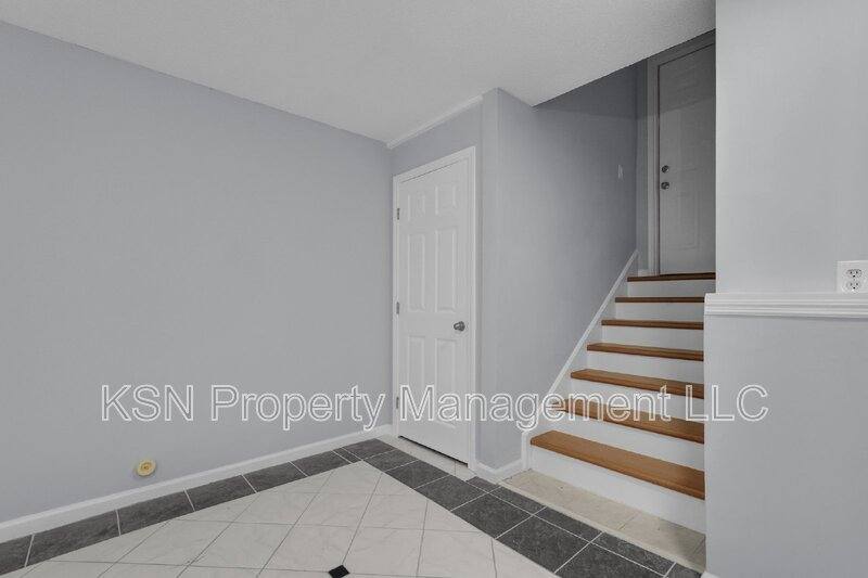 Apartment for rent at 8 E 33rd St #B, Savannah, GA 31401