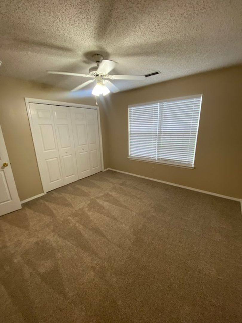 House for rent at 320 E Evergreen Lane, Fayetteville, AR 72703