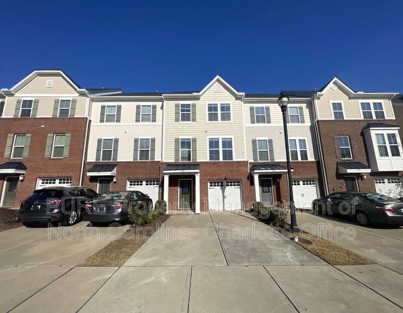 Townhouse for rent at 522 Pemberwich Place, Cary, NC 27519