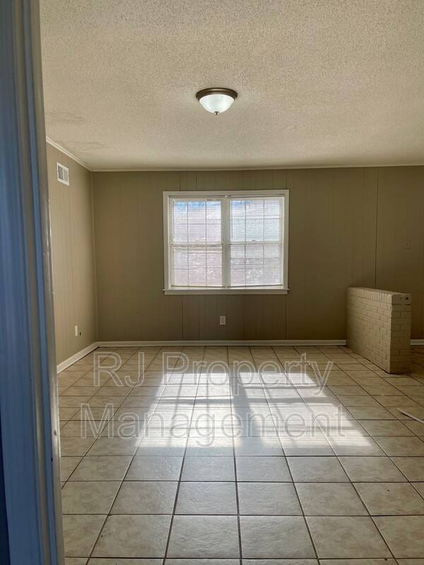 House for rent at 4211 Lansdowne Dr, Memphis, TN 38128