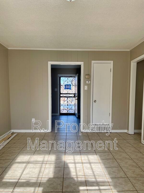 House for rent at 4211 Lansdowne Dr, Memphis, TN 38128
