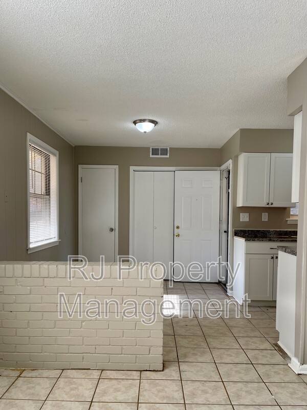 House for rent at 4211 Lansdowne Dr, Memphis, TN 38128